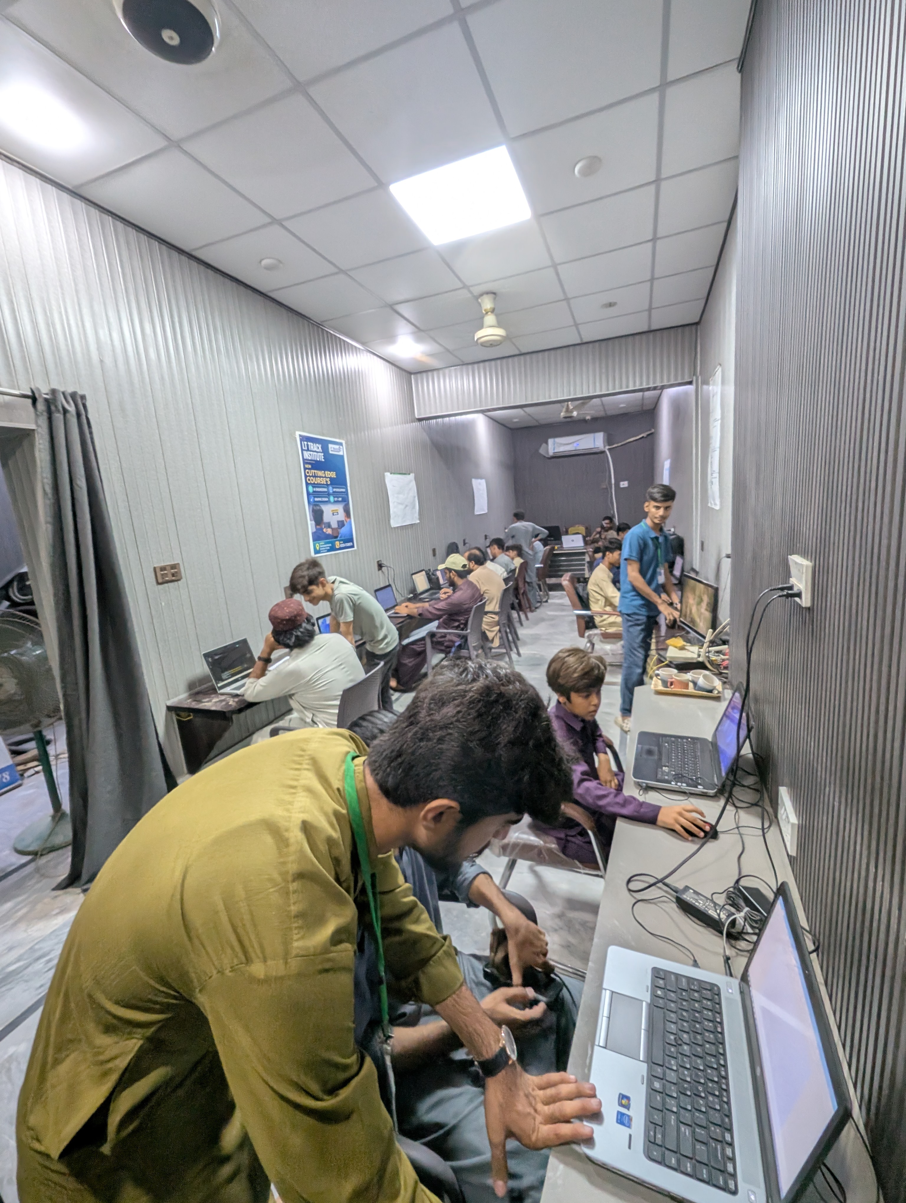 I.T Track Institute computer lab full view